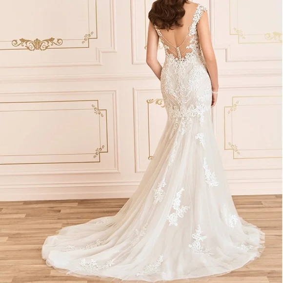 Sophia Tolli Elegant Lace Wedding Dress - Picture 3 of 4